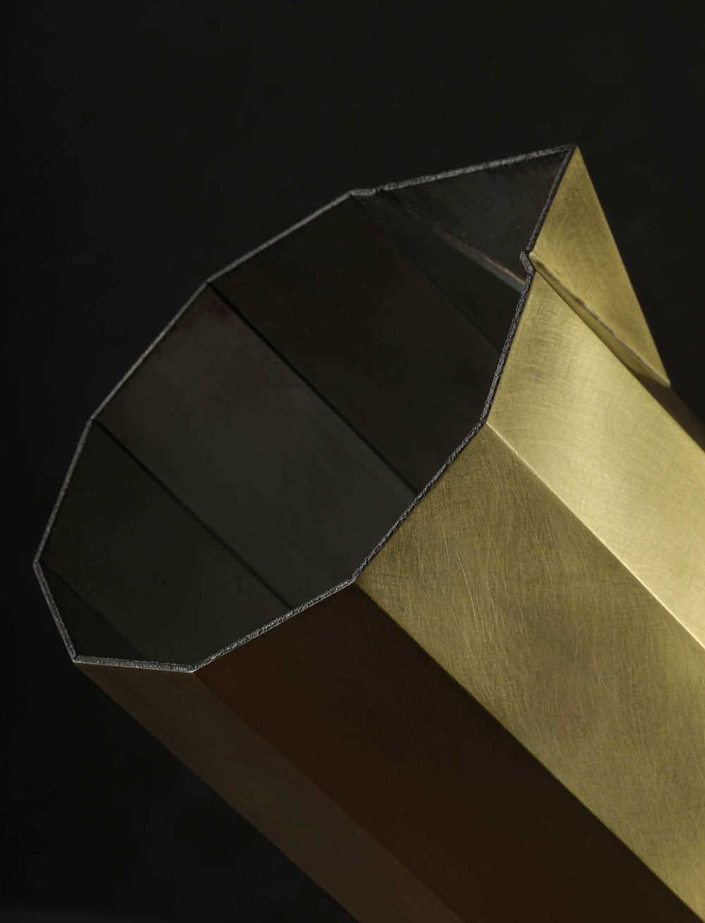 Kenny Son, Studiokyss - Australia Barware Decagonal Brass Pitcher