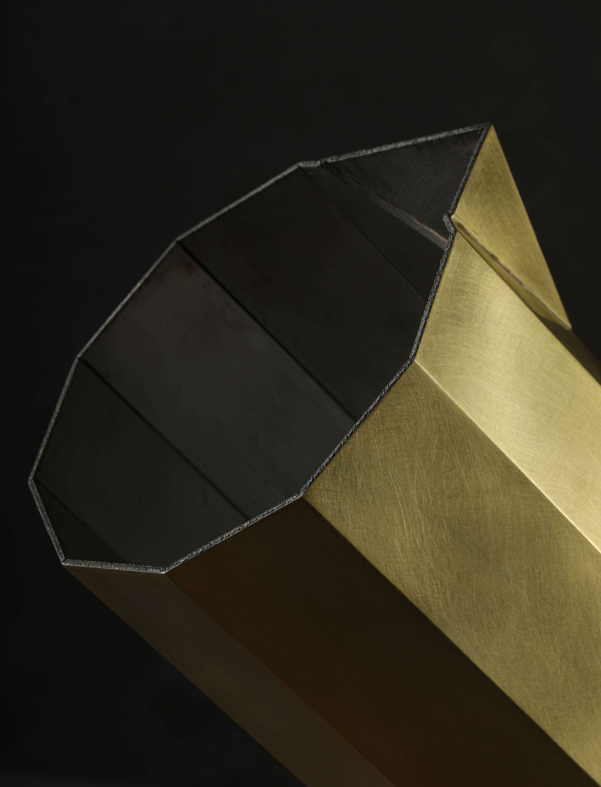 Kenny Son, Studiokyss - Australia Barware Decagonal Brass Pitcher