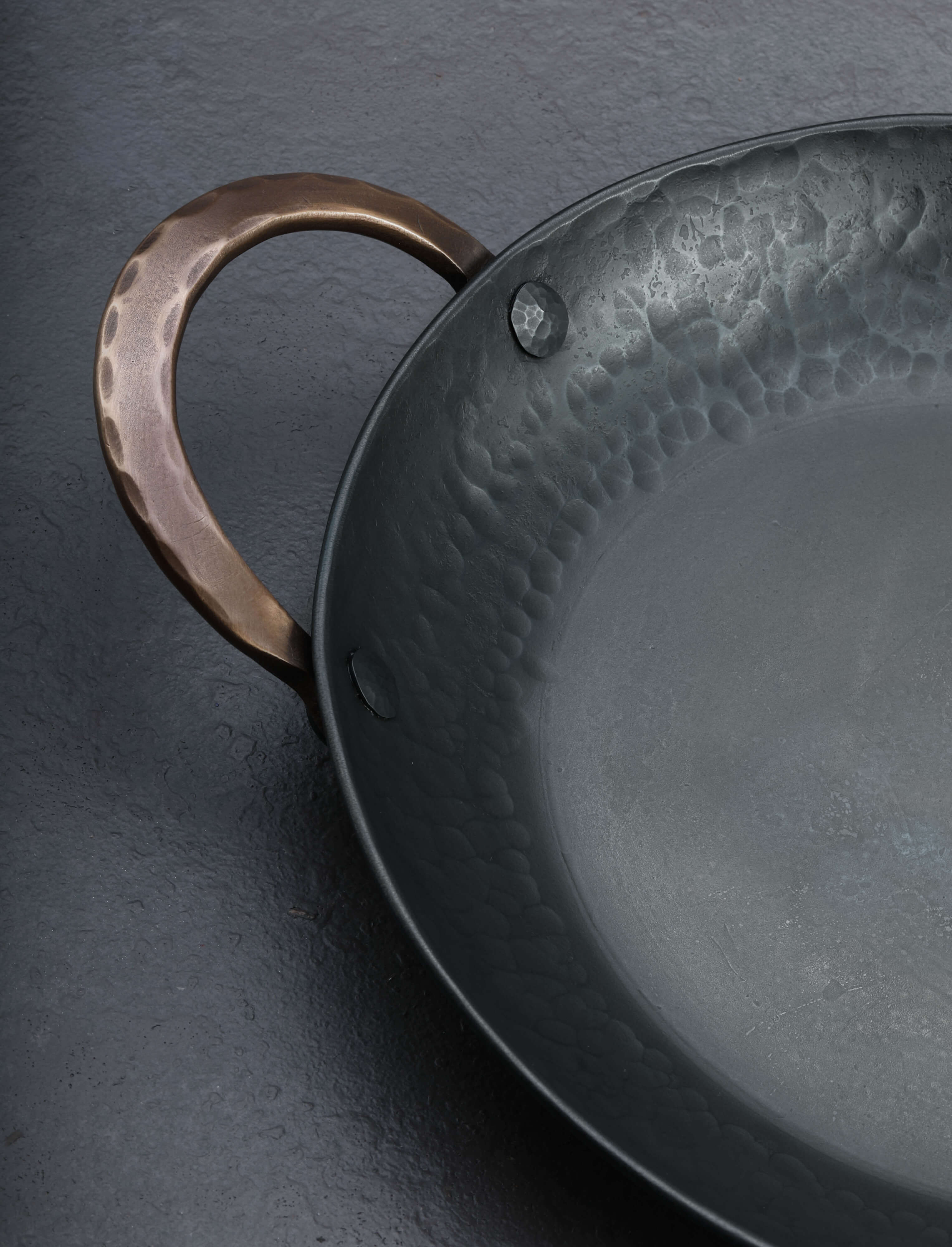 Bronze Heritage Carbon Roaster | Eatingtools