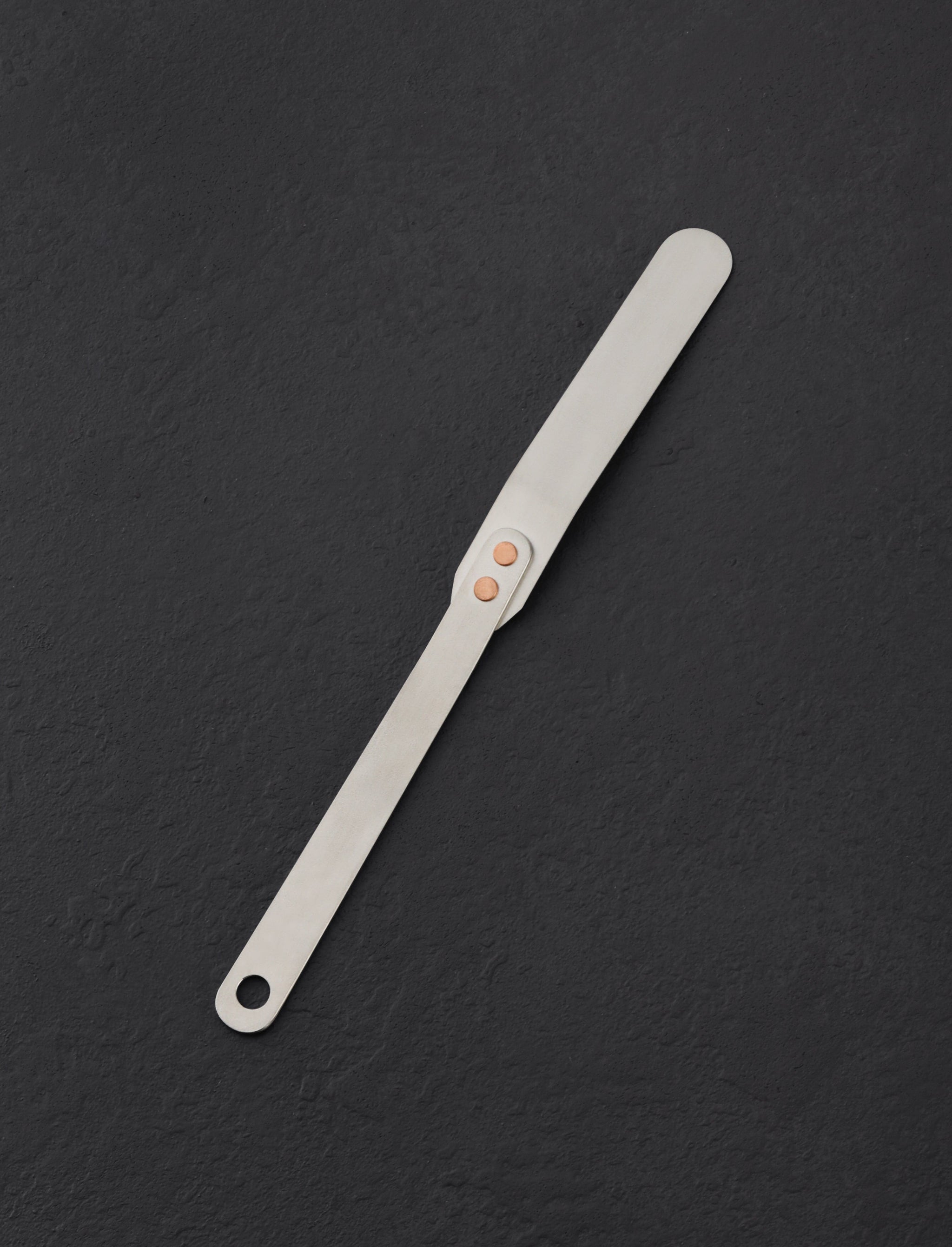 https://eatingtools.com/cdn/shop/files/spatulas-ben-tendick-oregon-tispats-mini-titanium-offset-spatula-43020301730067.jpg?v=1693334003&width=2048