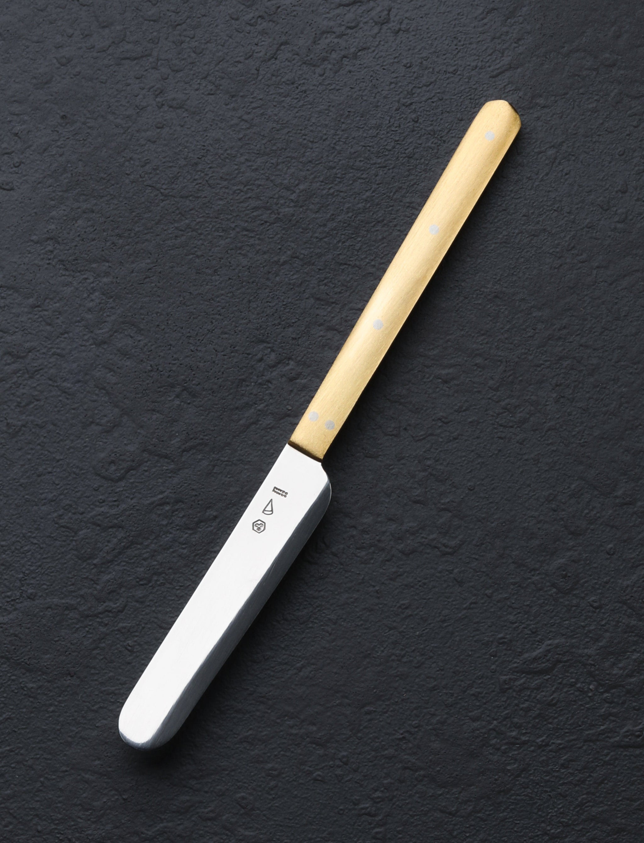 https://eatingtools.com/cdn/shop/files/table-knives-azmaya-japan-azmaya-brass-steel-butter-knife-43021388841235.jpg?v=1693355056&width=2048